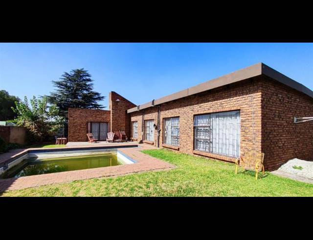 4 BEDROOM HOUSE FOR SALE IN DALPARK EXT 1